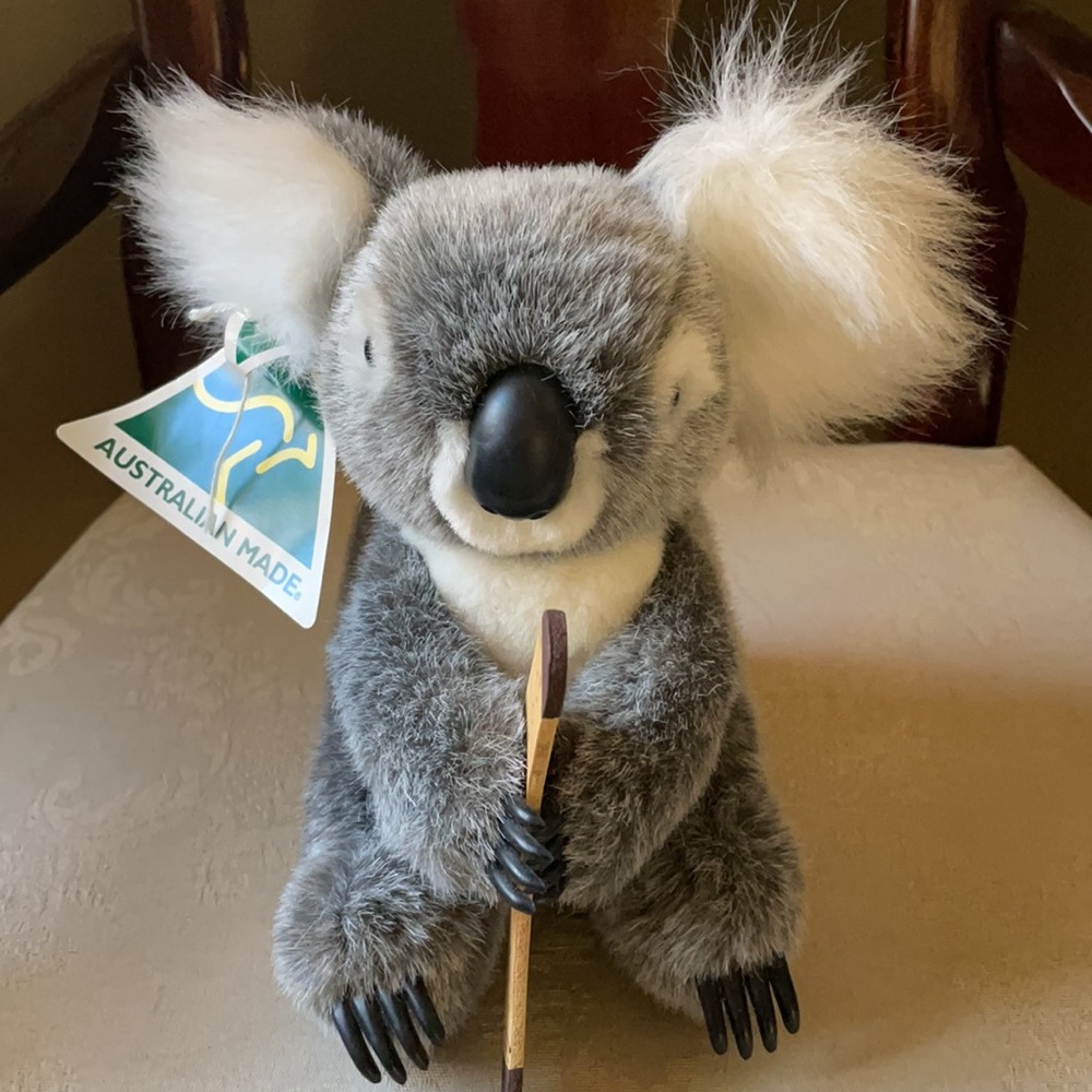 NWT Australian made koala bear with wooden boomerang, artificial fur - Picture 2 of 9